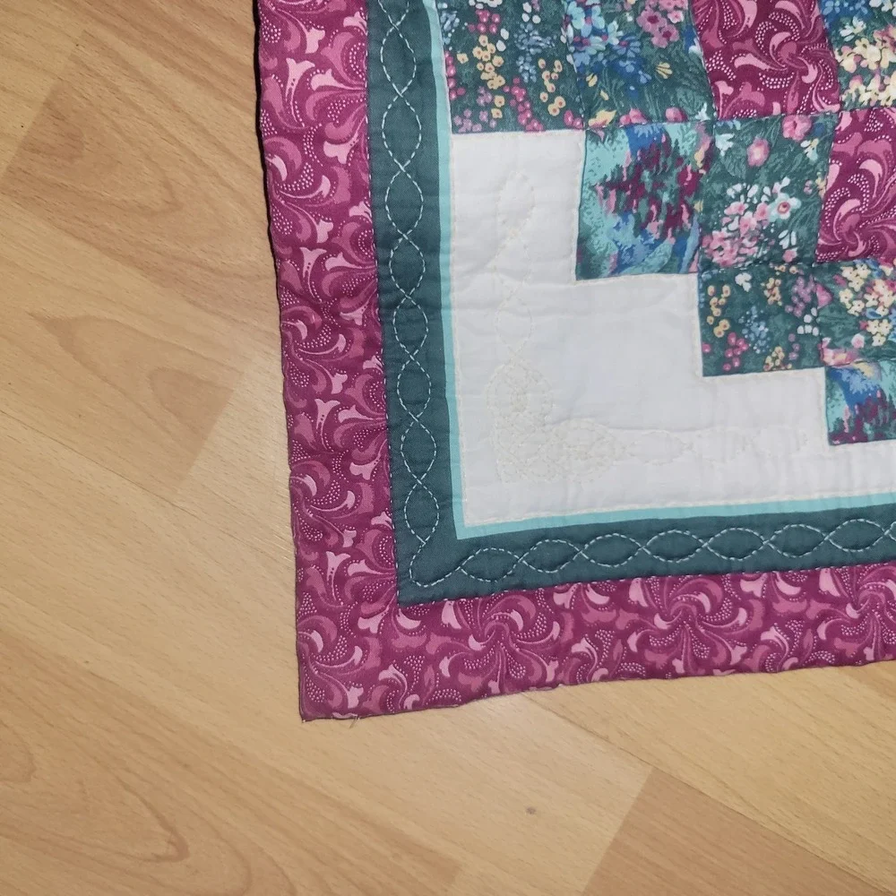 Handmade Amish Quilted Heart Wall Hanging Throw Tapestry 32x32